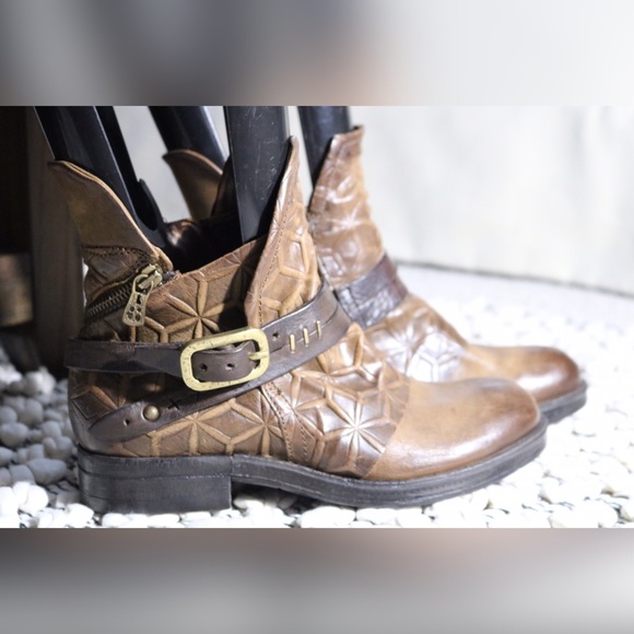 ❌SOLD❌ Free People A.S. 98 Isha ankle Boots - Picture 2 of 6